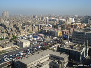 Cairo Panoramă urbană densă cu blocuri și trafic pe artere