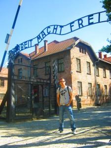 9._Intrarea_la_Auschwitz Polonia