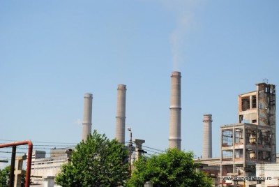 11 rm valcea Coșuri industriale înalte și conducte într-un complex energetic.