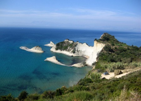 corfu 4 Coastă albă și promontorii stâncoase înconjurate de mare