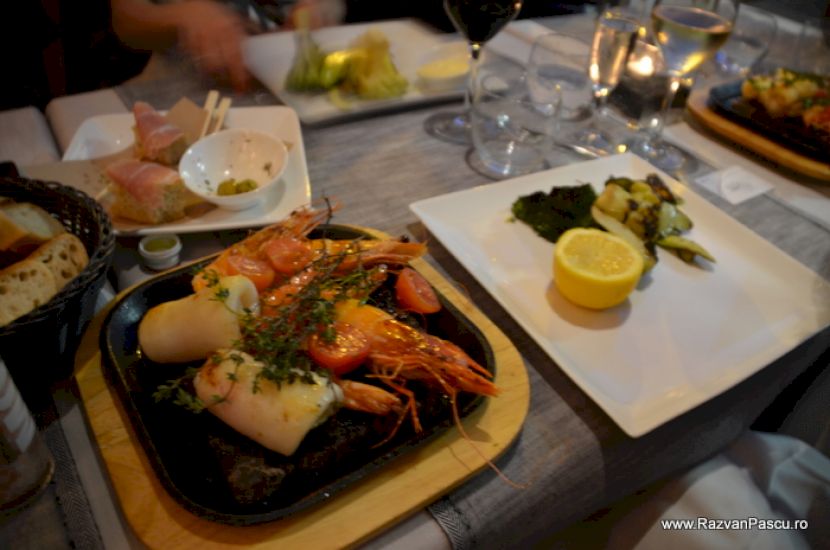 Platou cu fructe de mare și lămâie