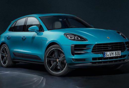 Porsche Macan turcoaz, văzut din față lateral