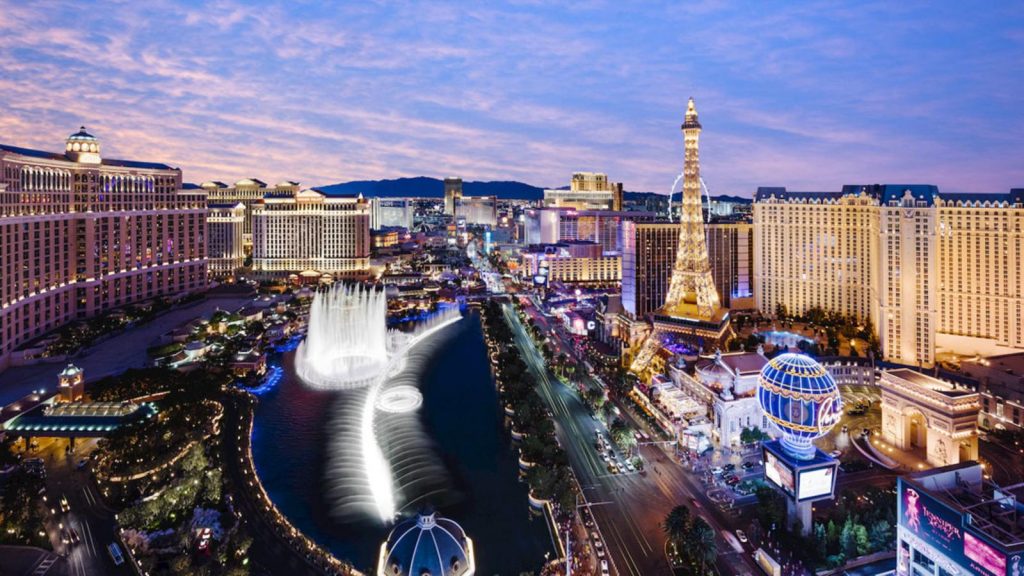 Hoteluri și clădiri din Las Vegas, iluminate seara