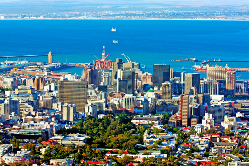 Panoramă urbană a Cape Town, lângă mare