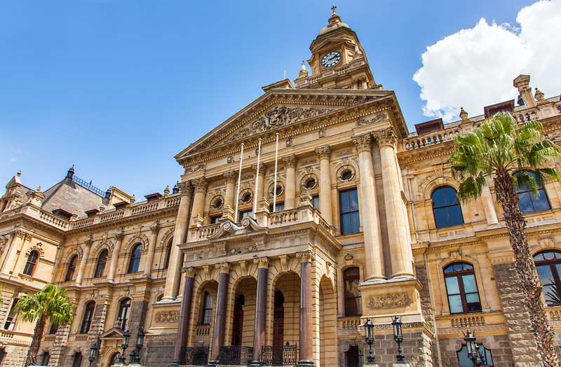 Clădire istorică cu fațadă ornamentată în Cape Town