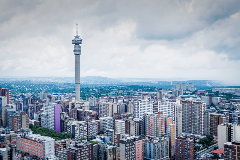 Clădiri și turn de comunicații în Johannesburg