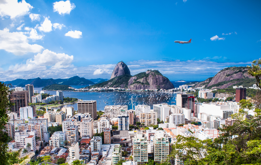 Panorama Rio de Janeiro, cu munți în fundal