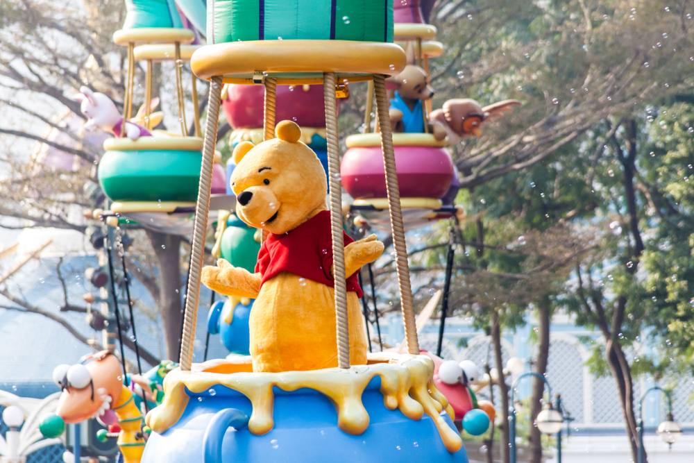Personaj Winnie the Pooh pe un car alegoric