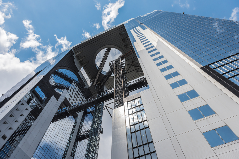 Umeda Sky Building cu două turnuri unite la înălțime