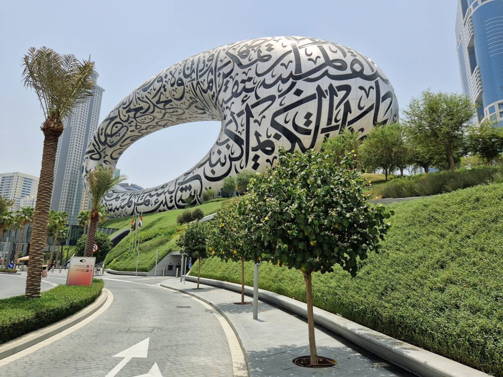 Fațada ovală a Muzeului Viitorului din Dubai
