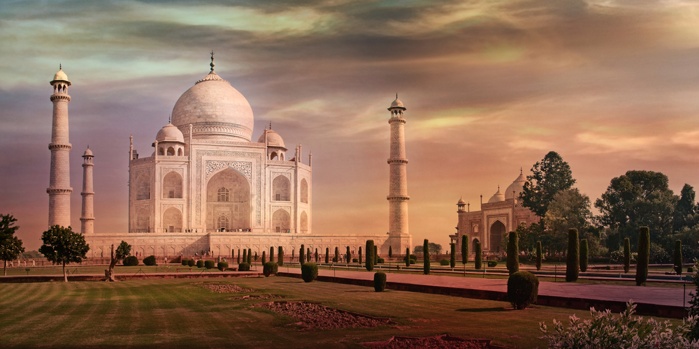 Taj Mahal sub lumina caldă a apusului