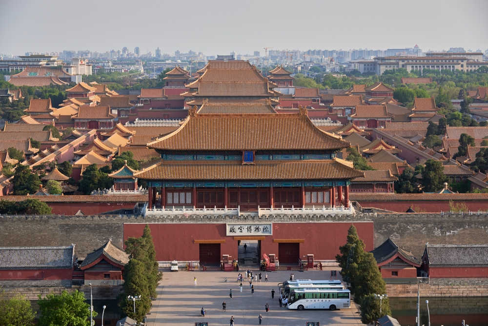 Acoperișuri și curți ale unui complex istoric din Beijing
