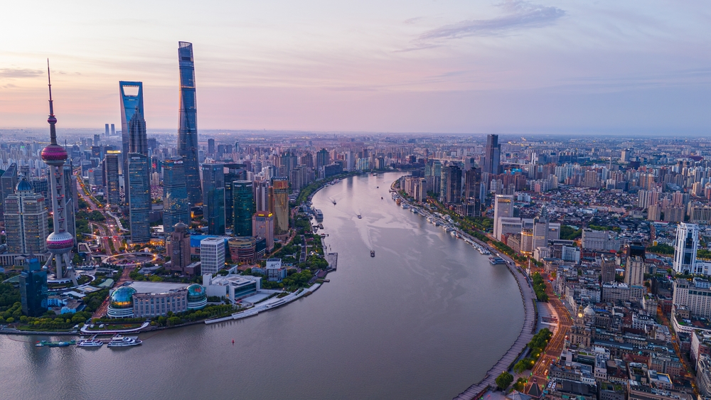 Fluviul și clădirile din Shanghai, văzute de sus