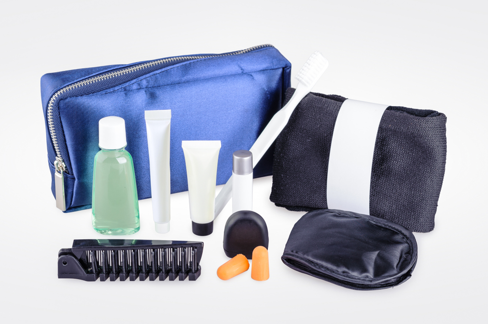 Trusă albastră cu recipiente cosmetice, pieptene și dopuri pentru urechi