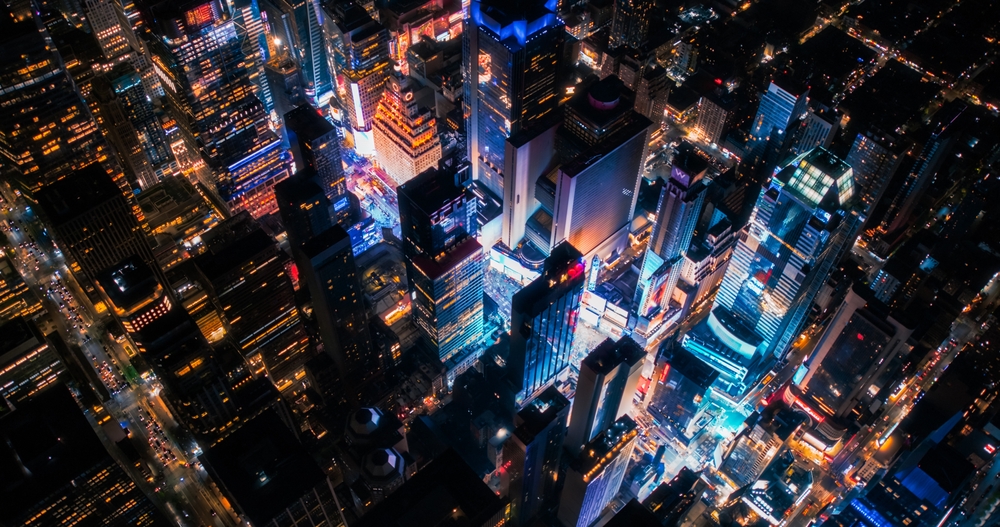 Panorama New Yorkului fotografiată de sus, noaptea