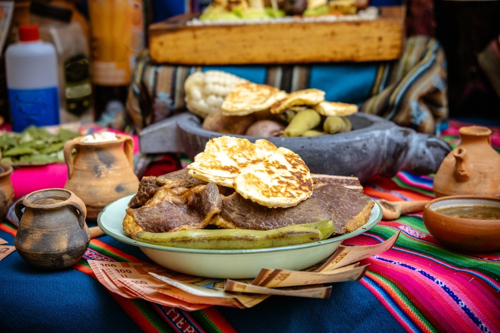 Preparat servit în bol, la o tarabă alimentară