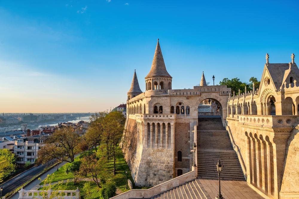 Turnuri și arcade de piatră în Budapesta